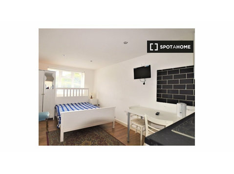 Se alquila habitación en casa de 4 dormitorios en Londres - Alquiler