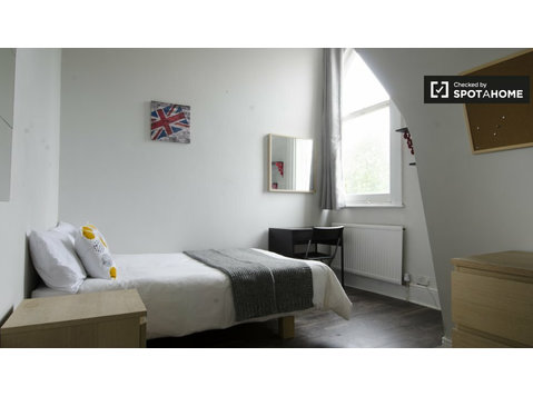 Pokój do wynajęcia w apartamencie z 5 sypialniami w… - Do wynajęcia