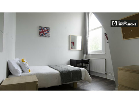 Quarto para alugar em Apartamento de 5 Quartos em Battersea - Aluguel