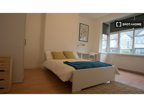 Zimmer zu vermieten in 5-Zimmer-Wohnung in Tooting, London - Zu Vermieten