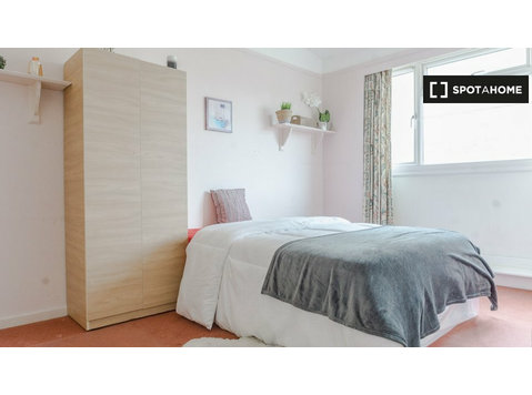 Room for rent in 5-Bedroom House in Fulham, London - For Rent