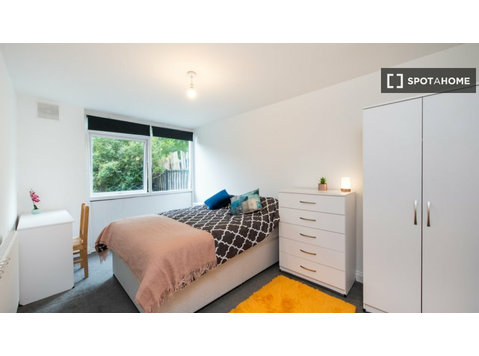 Zimmer zu vermieten in 5-Zimmer-Wohnung in Wandsworth,… - Zu Vermieten
