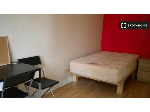 Room for rent in 6-bedroom apartment in London - 出租