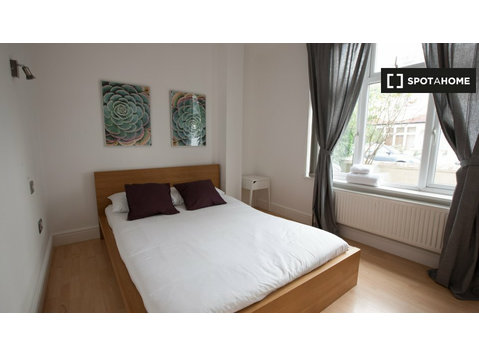 Londra, Tooting'de bir evde 6 yatak odalı kiralık oda - Kiralık
