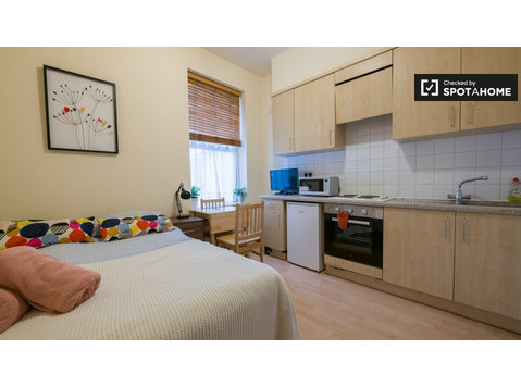 Room for rent in Queen's Park, London - For Rent