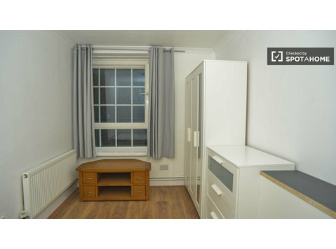 Chambre à louer dans une colocation de 4 chambres à Old… - À louer