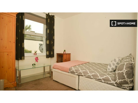Room for rent in a 5-bedroom houshare in Prince Regent - Te Huur