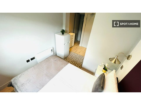 Chambre à louer dans un Coliving à Mitcham, Londres - À louer