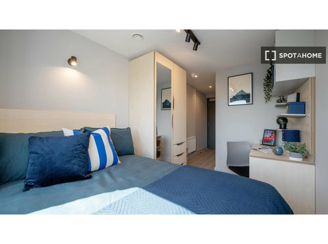 Room for rent in a residence in Tower Hamlets, London - For Rent