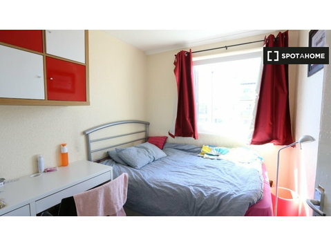 Camera in appartamento con 4 camere da letto in Tower… - In Affitto