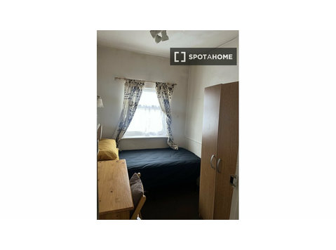 Chambre en colocation à louer à Boleyn, Londres - À louer