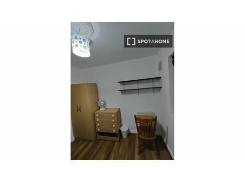 Habitación en piso compartido de 4 habitaciones en alquiler… - Alquiler