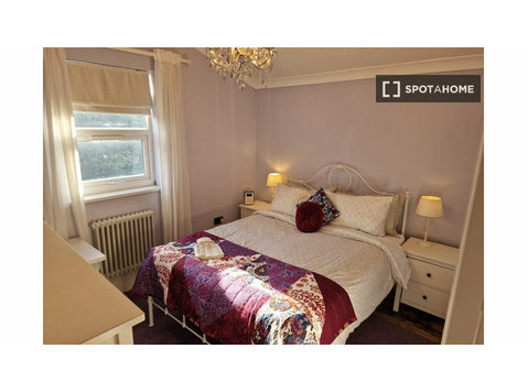 Grove Green, Londra'da kiralık paylaşımlı dairede oda - Kiralık
