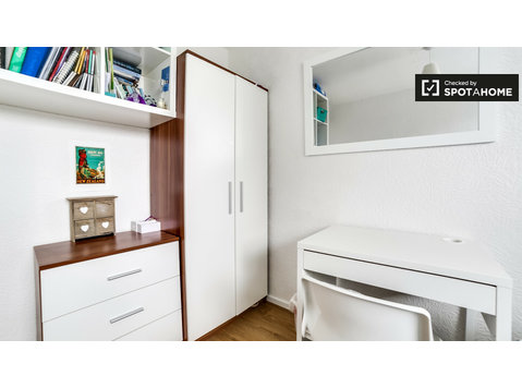 Londra, Bow East'te kiralık paylaşımlı dairede oda - Kiralık