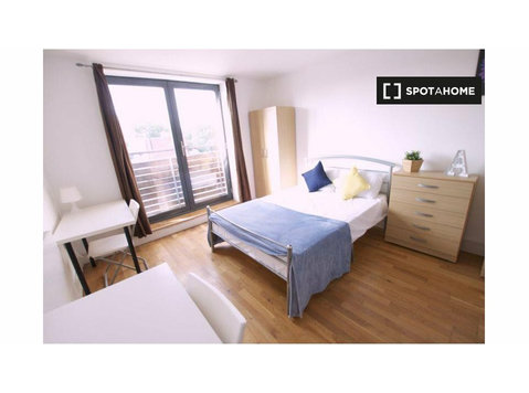 Camera in appartamento condiviso a Limehouse, Londra - In Affitto