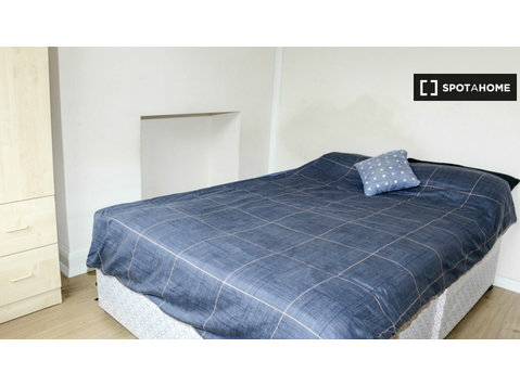 Room to rent in 3-bedroom flatshare in Pimlico, London - เพื่อให้เช่า