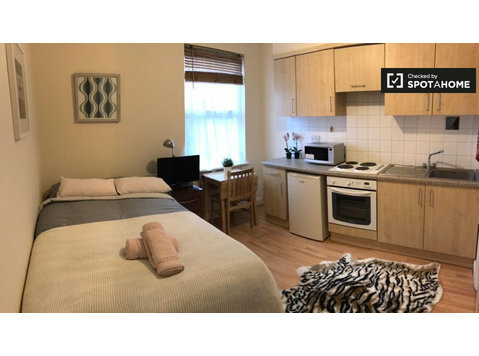 Room with private kitchen for rent in Queen's Park, London - For Rent