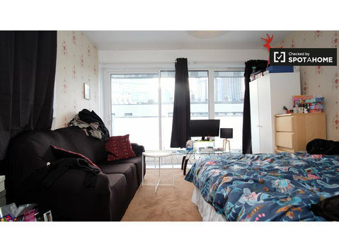 Rooms for rent in 4-bedroom flat in Tower Hamlets, London - 	
Uthyres