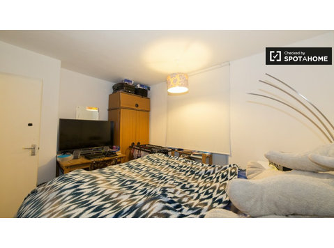 Zimmer zu vermieten in 6-Zimmer-Wohnung in Lambeth, London - Zu Vermieten