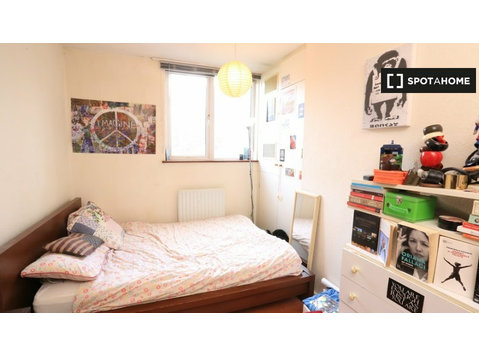 Zimmer in einem 4-Zimmer-Apartment zu vermieten in Bethnal… - Zu Vermieten