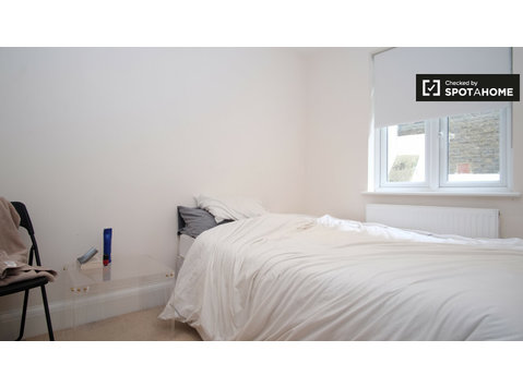 Spaziosa camera in appartamento a Pimlico, Londra - In Affitto