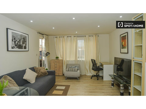 Londra, Docklands'da kiralık 1 yatak odalı daire - Apartman Daireleri