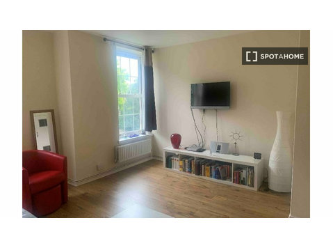 Appartamento con 1 camera da letto in affitto a Newington,… - Appartamenti