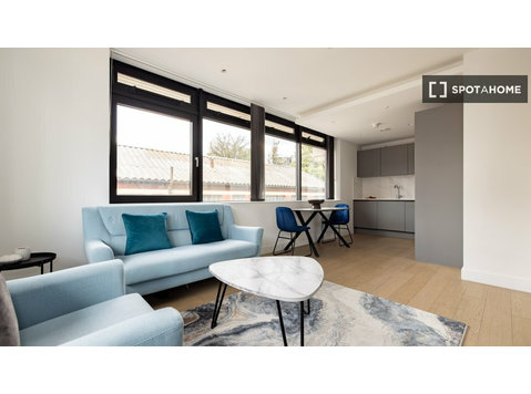 1-bedroom flat for rent in Golden Mile, London - Apartments