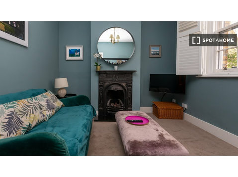 2-bedroom apartment for rent in Bishop's, London - Lakások