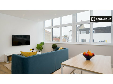 2-bedroom apartment for rent in Bushwood, London - Lejligheder