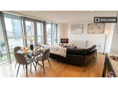 Apartamento de 2 habitaciones en alquiler en Canning Town,… - Pisos