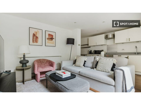 2-bedroom apartment for rent in Hallfield Estate, London - Apartments
