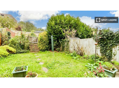 2-bedroom apartment for rent in Purley, London. - Apartments