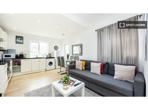 2-bedroom apartment for rent in West Thornton, London. - Apartments