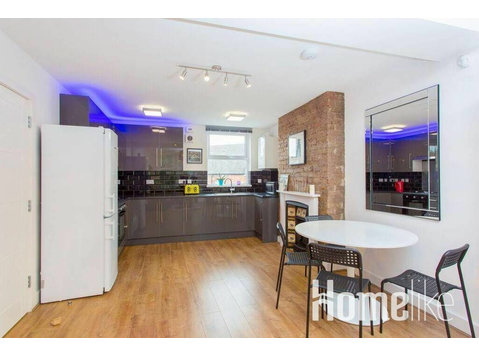 3 bed apartment close to Tube station 10 mins to central… - 	
Lägenheter