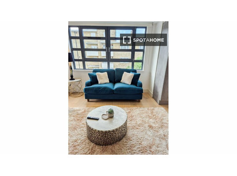 3-bedroom apartment for rent in Church Street, London - Căn hộ
