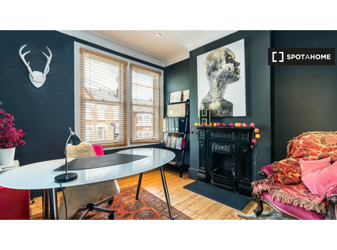 3-bedroom apartment for rent in Crofton Park, London - 公寓