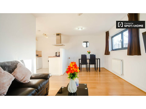 Apartamento de 3 quartos para alugar em Poplar, Londres - Apartamentos