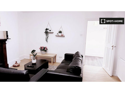3 bedroom apartment for rent in South Hampstead, London - Apartments