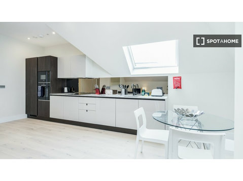 3-bedroom apartment for rent in Surbiton Hill, London - Apartments