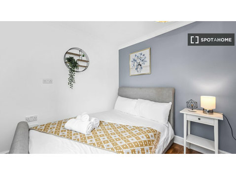 3-bedroom apartment for rent in Surrey Quays, London - Apartmány