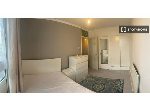 Casa con 3 camere da letto in affitto a Tower Hamlets,… - Appartamenti