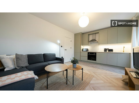 Apartamento de 4 dormitorios en alquiler en Londres, Londres - Pisos