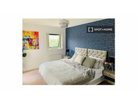 5-bedroom apartment for rent in Creekmouth, Barking.