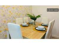 5-bedroom apartment for rent in Creekmouth, London