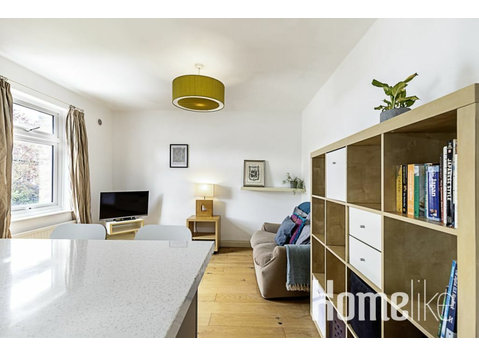 Een rustige flat met één slaapkamer in de buurt van… - Appartementen