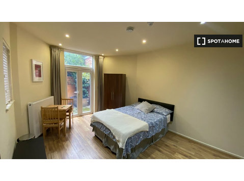 Luminoso monolocale in affitto a Kilburn, Londra - Appartamenti