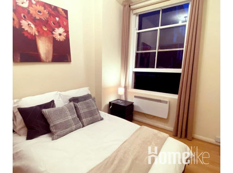 Charming 1 Bed flat in Chelsea Traditional Decor - דירות