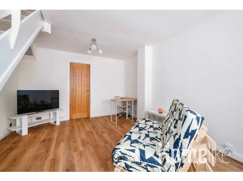 Charming 1BR Flat in Fulham - Asunnot