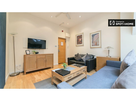 Chic 1-bedroom apartment to rent in City of London - Апартмани/Станови